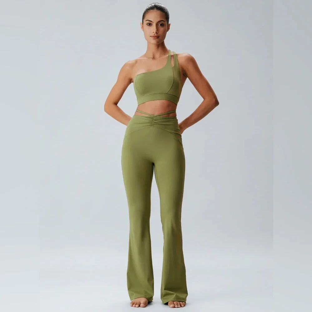 Berlook Activewear Green Ruched Cutout Sports Bra - Picture 4 of 9